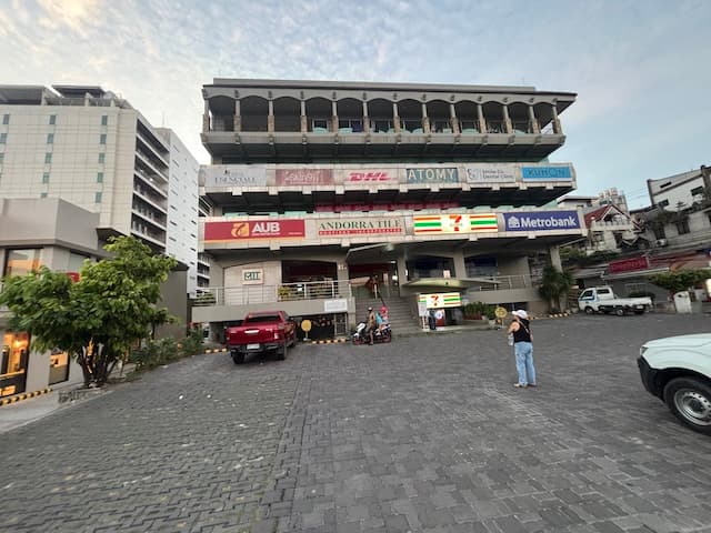 AUB Car Park، مساحة يسهل دخول سيارات Grab إليها ومناسبة للانتظار