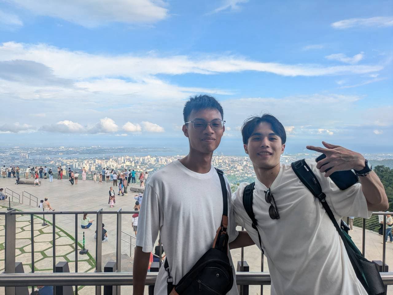 週末に友人と訪れた高台の展望スポットで
