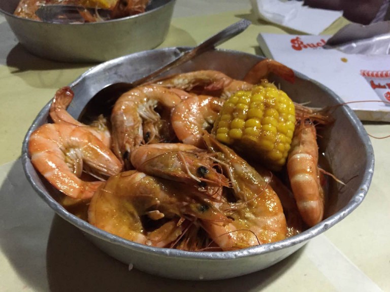 エビ食べ放題!?【Bucket Shrimps】は現地人からも大人気!