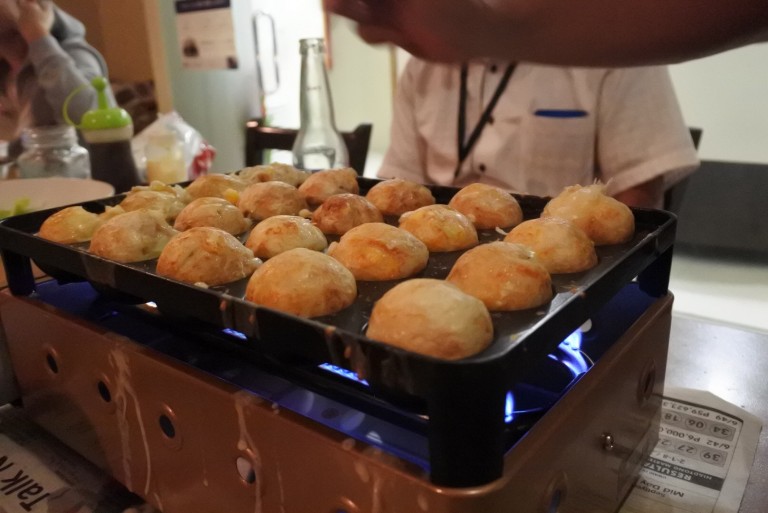 セブでたこ焼き食べ放題!?「タコパ」ができるお店【ダイニングバーAJITO】