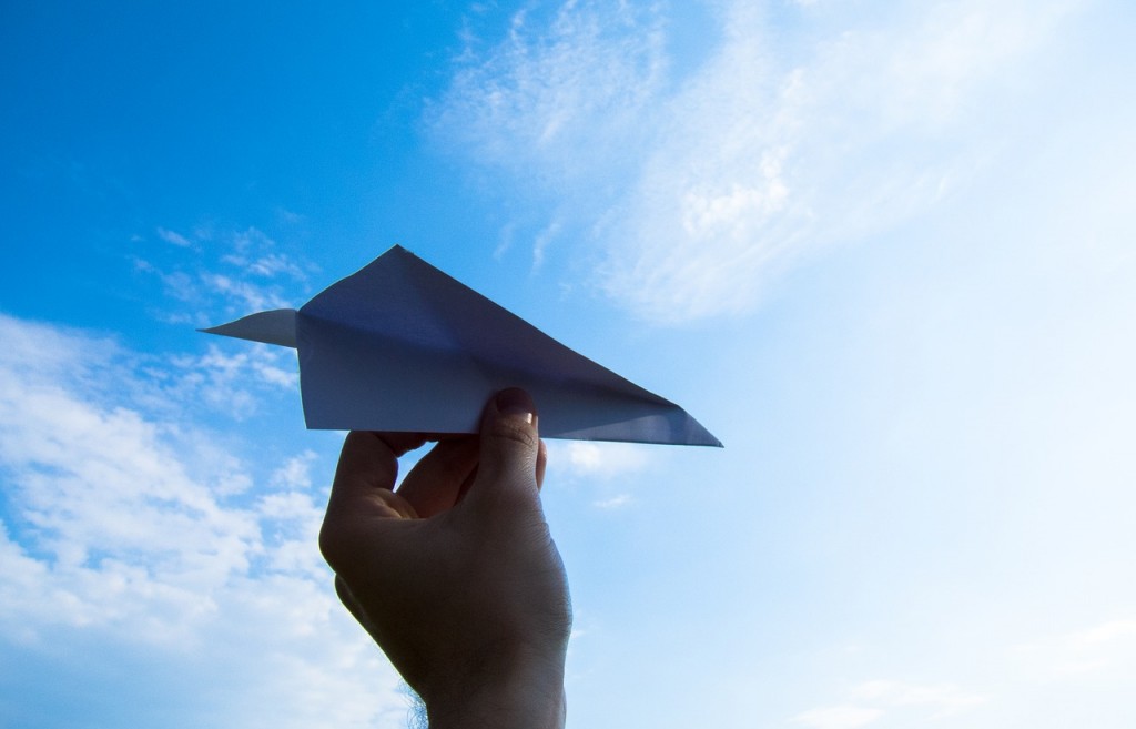 paper-plane-1607340_1280