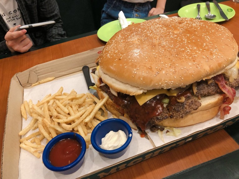 【Casa Verde】〜セブで巨大ハンバーガーと絶品ポークリブを食べよう!〜