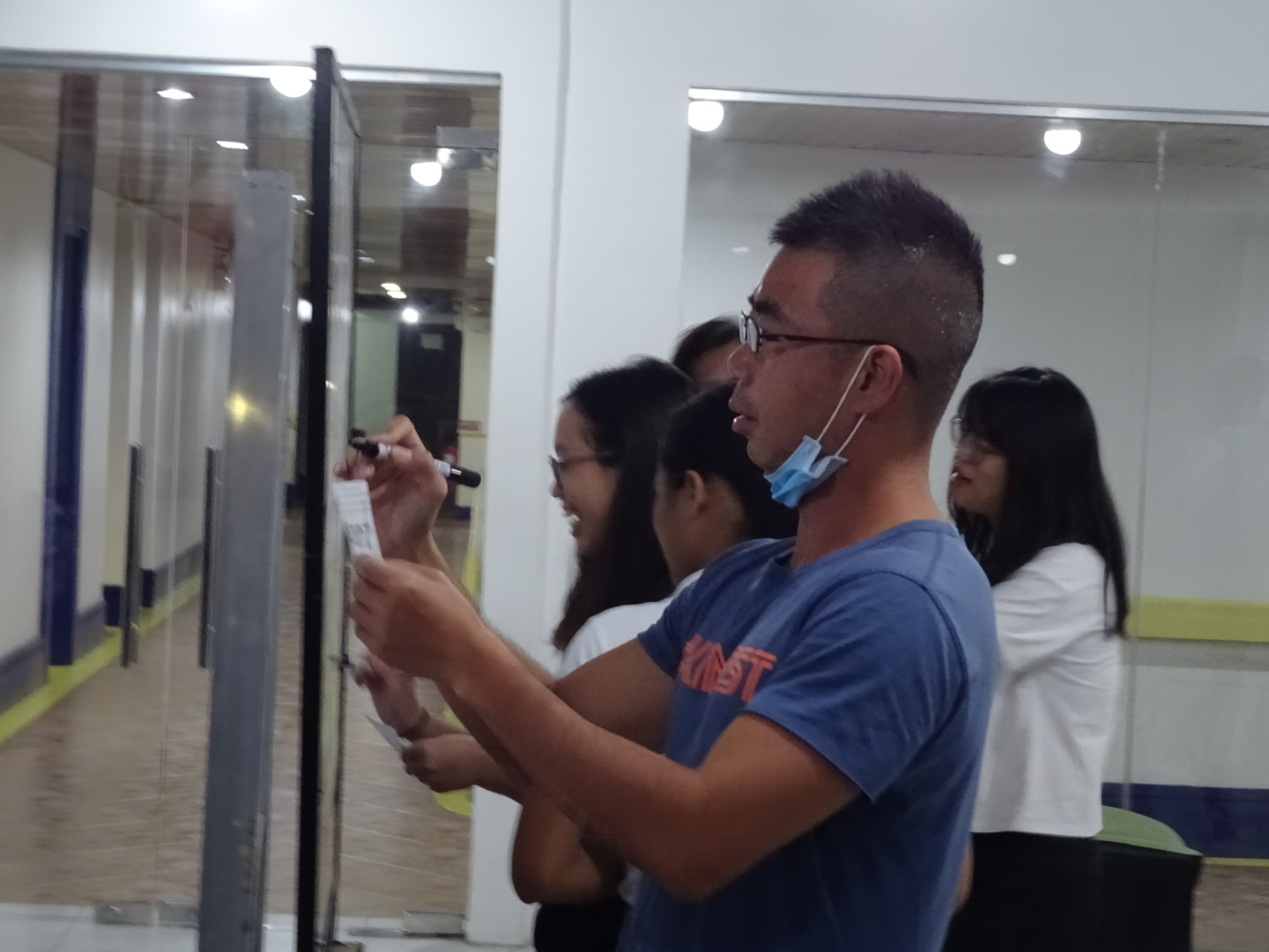 41B82137-E7FF-4EF7-BAF3-7DB990B218D8