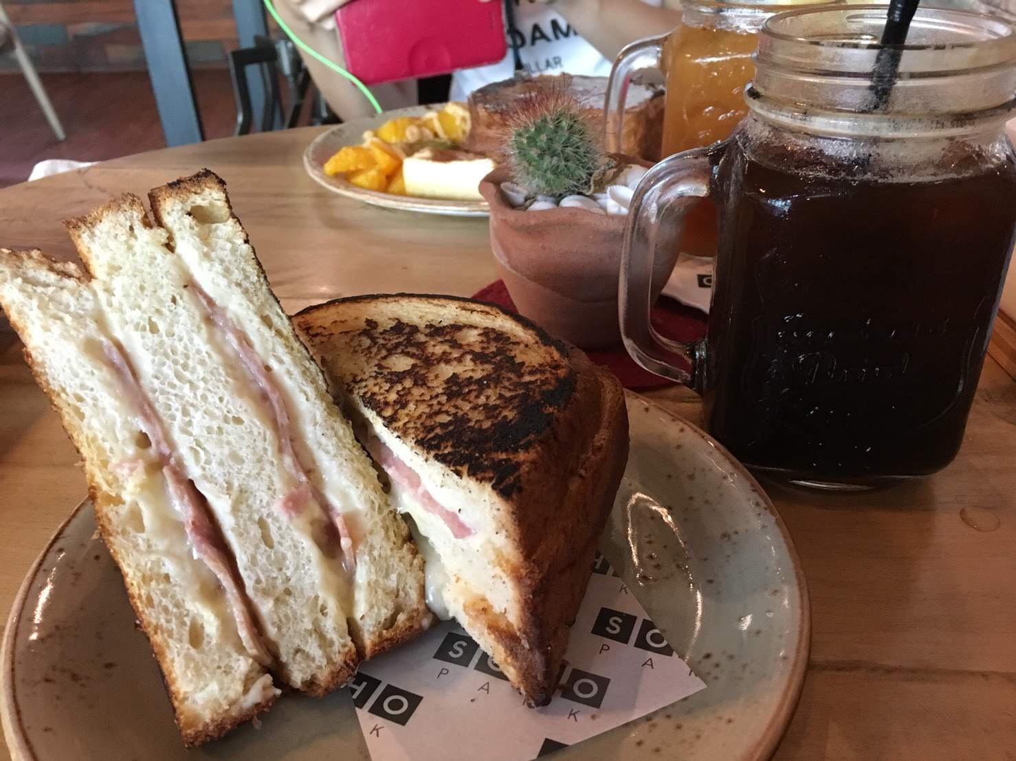 8C4C77A5-D2ED-4F6C-A4DF-BAAAED92E44A