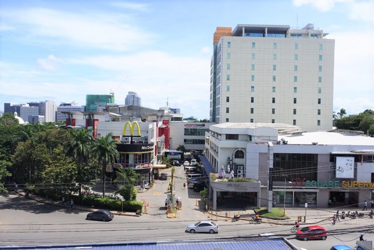 3D Academy から一番近いショッピングモール! JY  Square について!