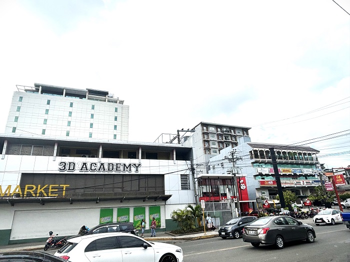 ジョリビー隣のビル